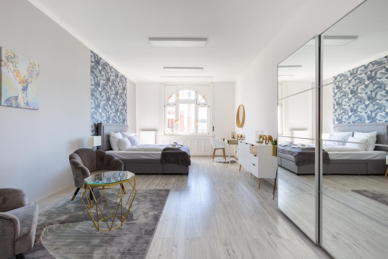 Designer Apartment On The Budapest Broadway With 2Br And Ac מראה חיצוני תמונה