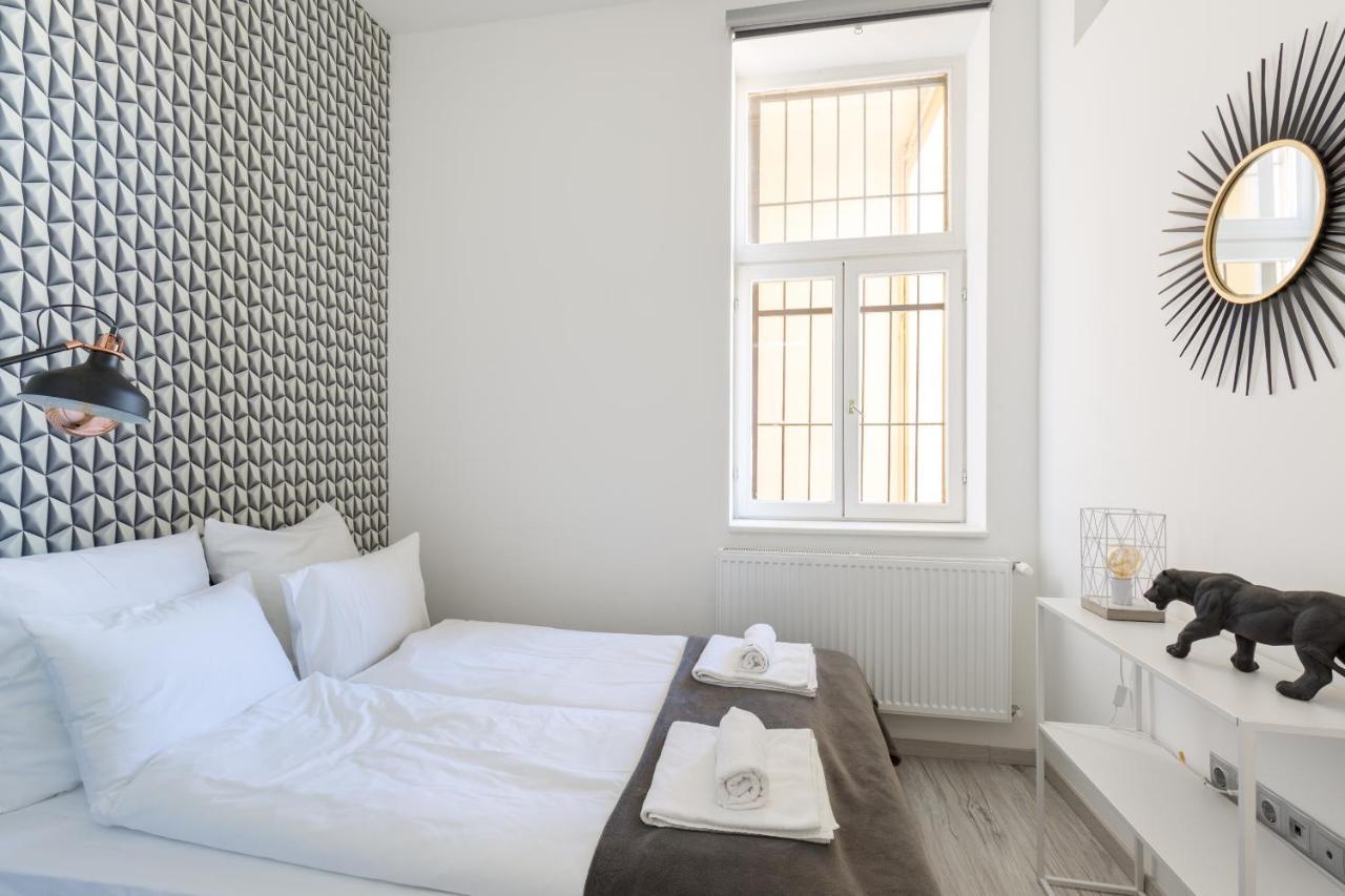 Designer Apartment On The Budapest Broadway With 2Br And Ac מראה חיצוני תמונה